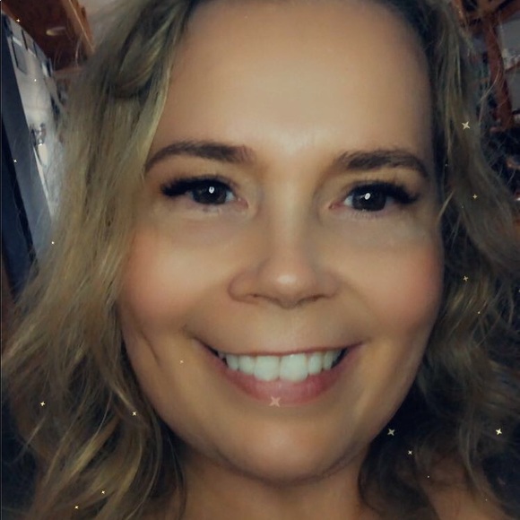 Meet your Posher, Stephanie - Picture 1 of 1